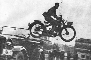 Старший лейтенант Филимонов совершает прыжок через автомобиль - 1936 год