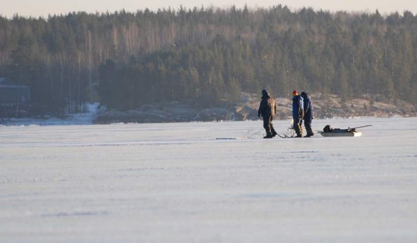 Карельские любители рыбалки (фото: jeffinmoscow).