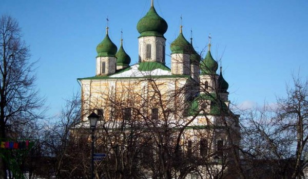 Большой православный собор в Переславле-Залесском.