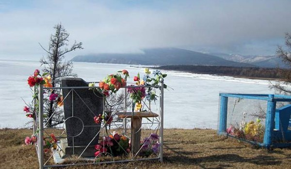 Местное кладбище. Поселок Байкальское. 2010 год.