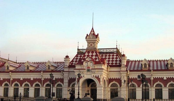 Старое здание вокзала в Екатеринбурге. 2010 год.