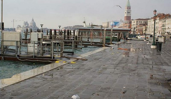 Венеция - бизнес на наводнениях. Декабрь 2011 года.